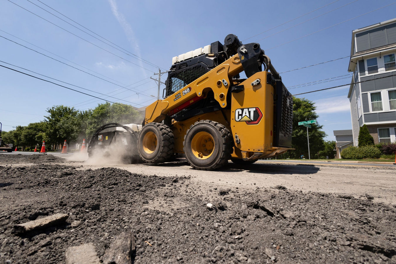 The Cat 260 skid steer loader delivers powerful performance, high lifting capacity, and advanced hydraulics for efficient material handling and versatility.