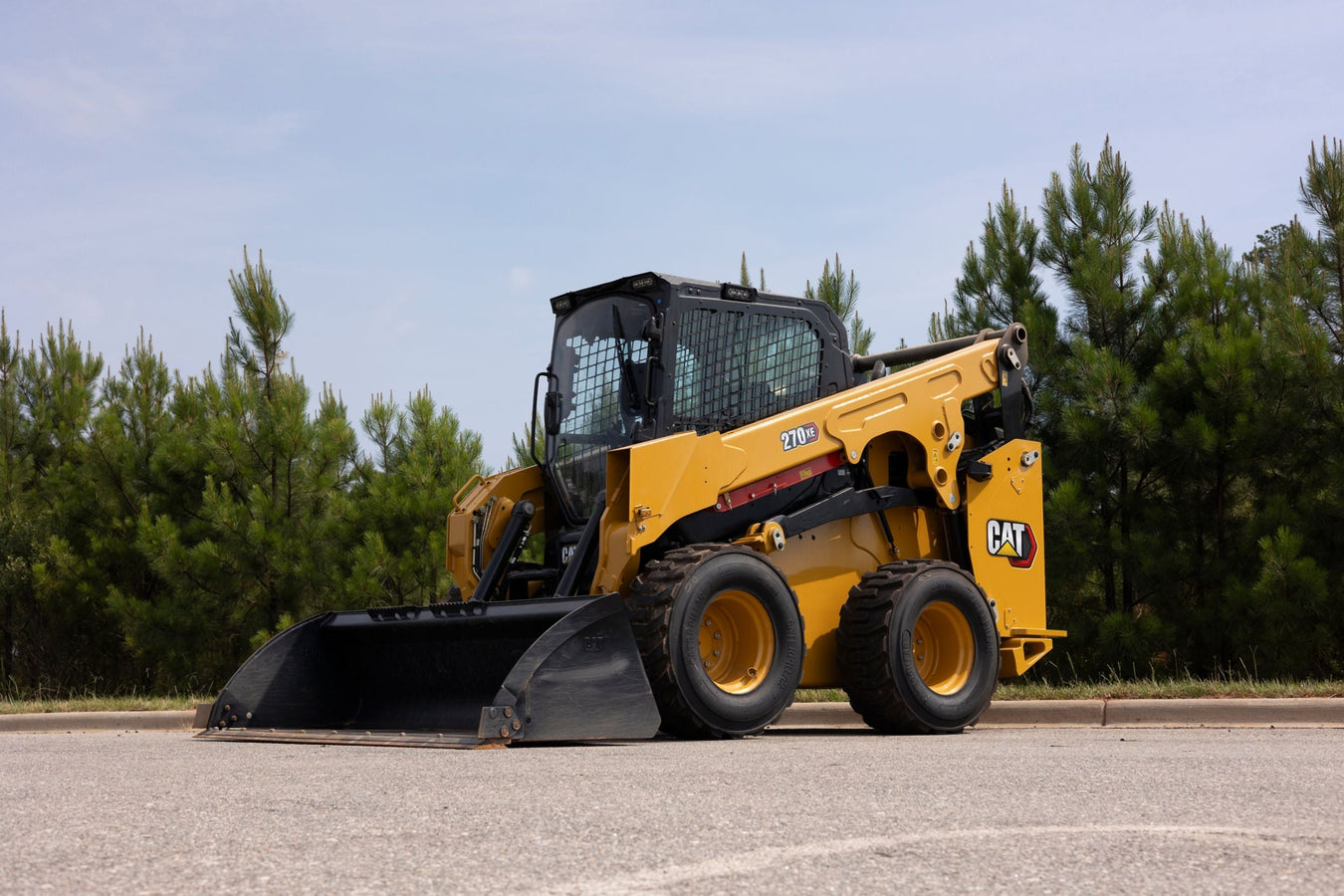 The Cat 270 XE skid steer delivers extra efficiency and performance with advanced hydraulics, high lift capacity, and durability for heavy-duty applications